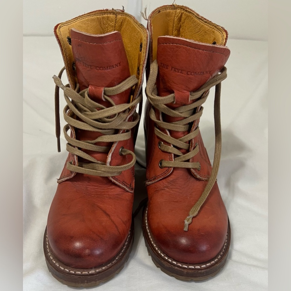 RARE Frye Sabrina 6G Lace Up Genuine Cognac Leather Classic Combat Boots